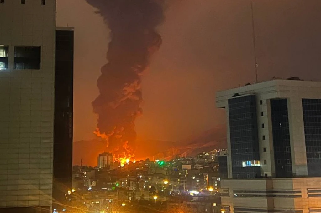 بهای یک پیروزی توخالی؛ مخازن سوخته اطراف تهران و قرارداد اقتصادی ازهم‌گسیخته